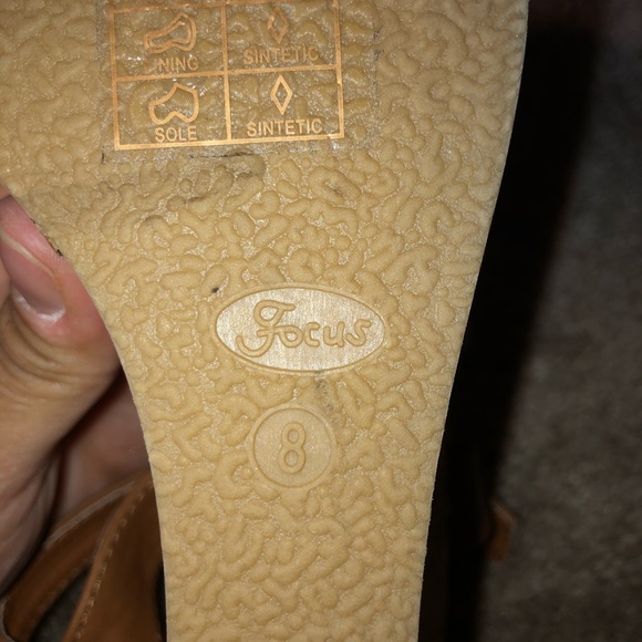 Tan wedges, size 8 - Picture 3 of 3